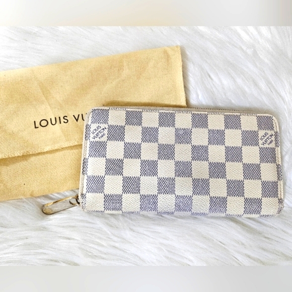 ❌SOLD❌ 🤍Louis Vuitton Damier Azur Zippy🤍 - Picture 2 of 14